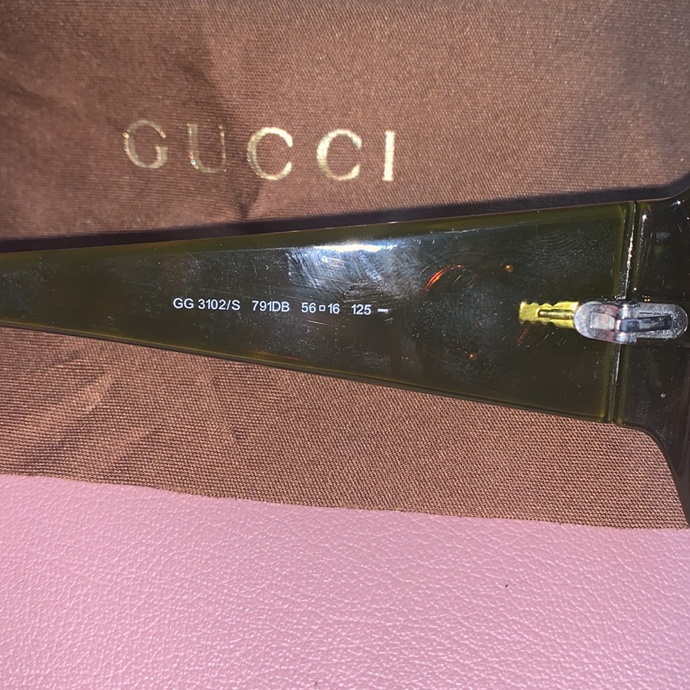 Gucci sunglasses with case - Picture 3 of 5